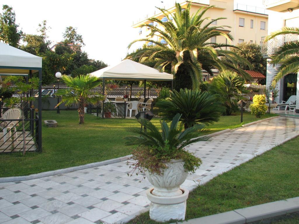 Hotel Smeraldo Lido di Camaiore Exterior photo