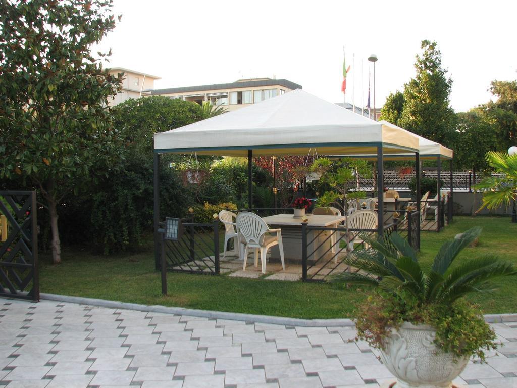 Hotel Smeraldo Lido di Camaiore Exterior photo